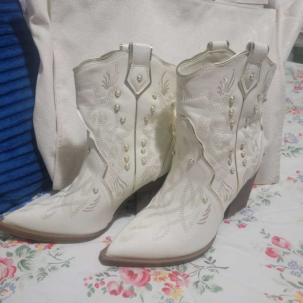 MIA Cream Embroidered Boots - Picture 4 of 4